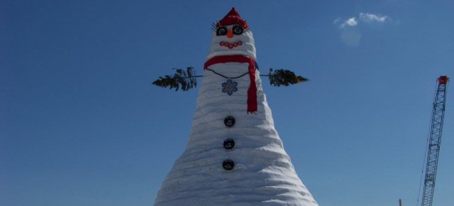 Un pupazzo di neve gigantesco