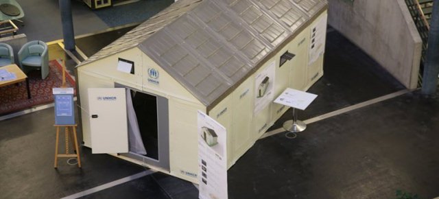 IKEA reinventa le tende per profughi